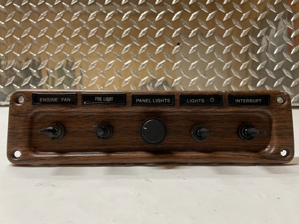 FREIGHTLINER CLASSIC XL SWITCH PANEL - DASH PANEL - Used   7495