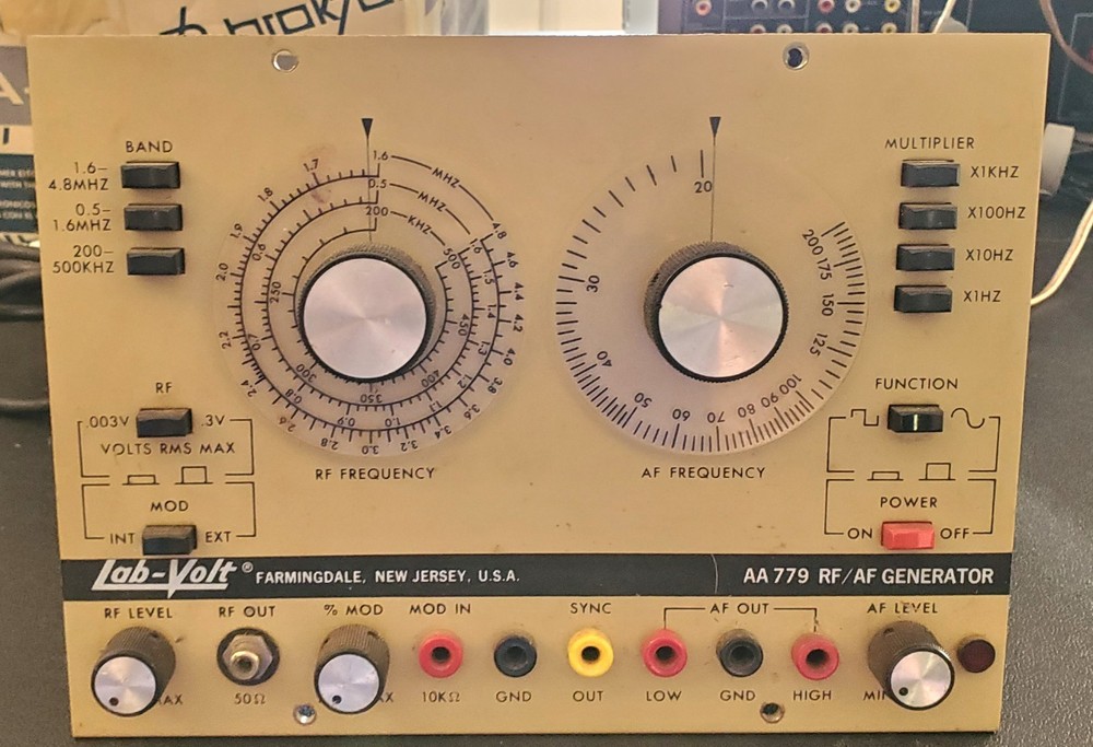Lab Volt (AA 779) RF/AF Generator (No Case) Powers Up
