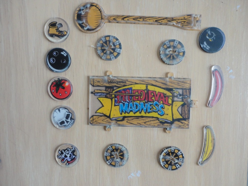 Medieval Madness Pinball Machine 3D standup 2 pieces missing