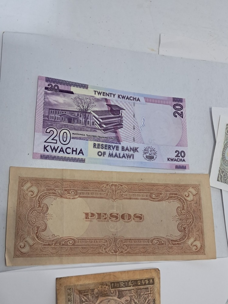 12 Various Foreign Banknotes (s)