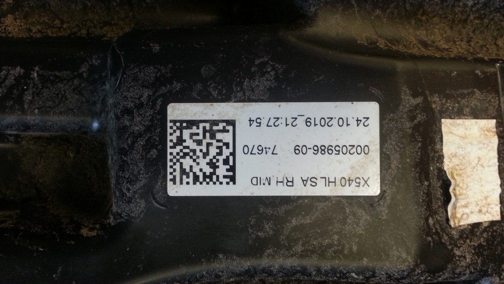 2020 Jaguar F-pace - RH LED headlight - broken mounts - damage