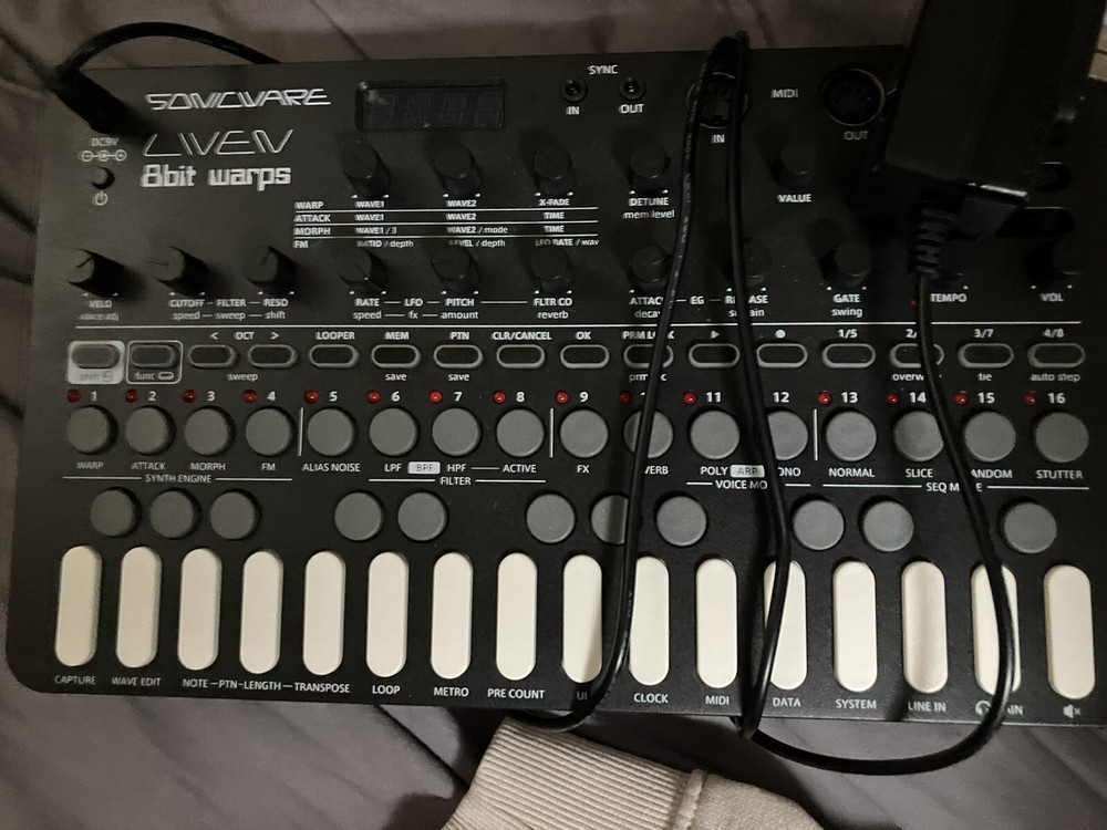 Sonicware Liven Lofi 12 Sampler with Box & Power Supply W/ Sonicware 8-bit Warps