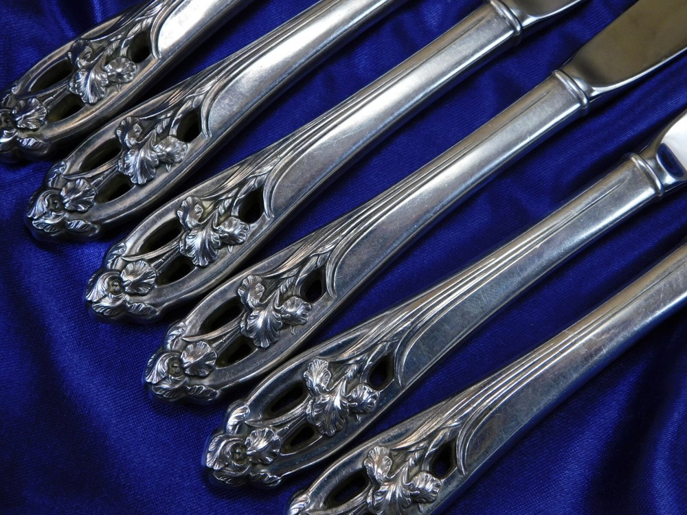INTERNATIONAL SILVER IRIS STERLING SILVER PLACE KNIFE - GOOD CONDITION