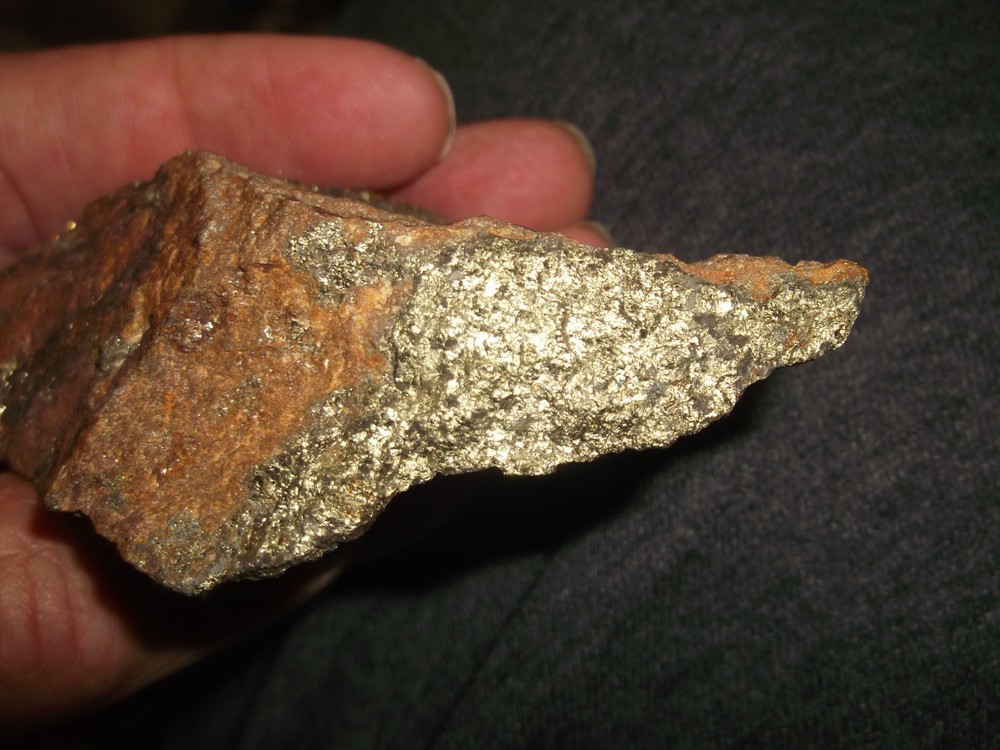 gold silver copper ore, 153 grams samples ,ore high grade .this is not