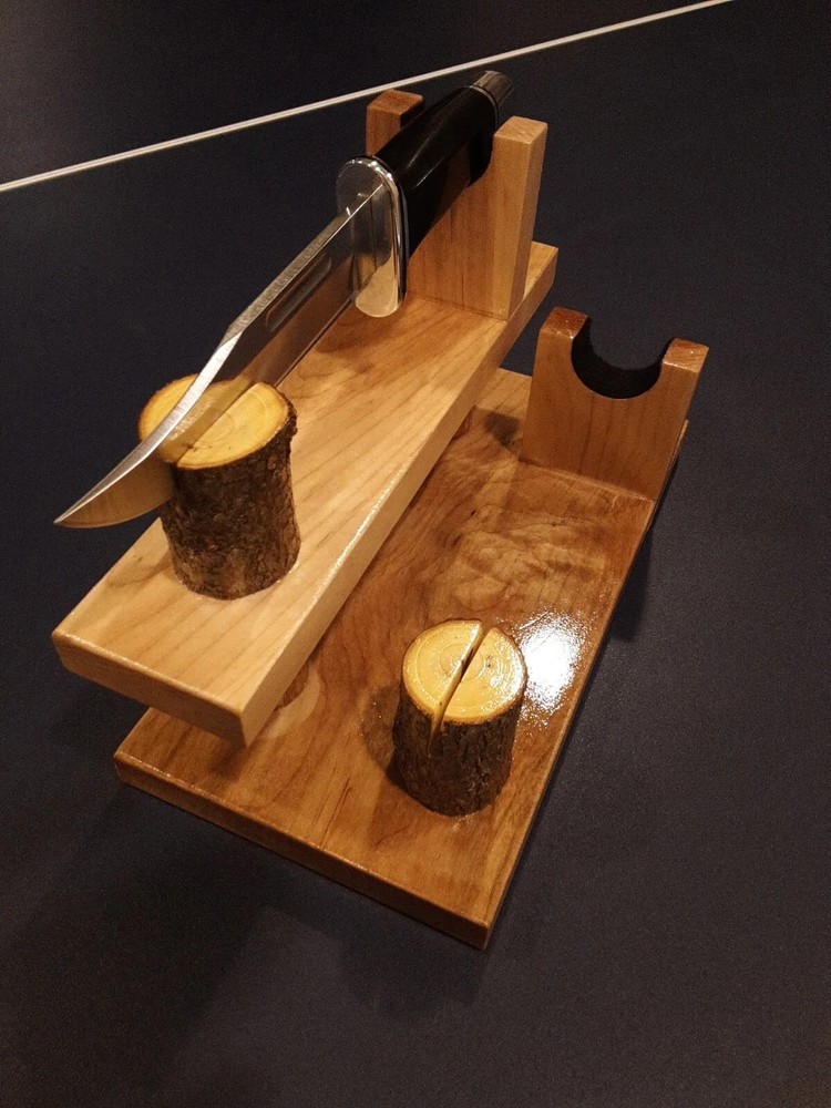 DOUBLE KNIFE DISPLAY STAND . SOLID MAPLE