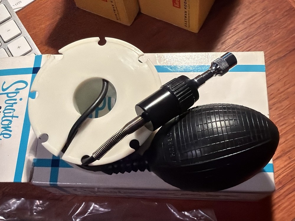 Air Shutter Release - 20' (Bulb) Spiratone Vintage In Excellent Condition