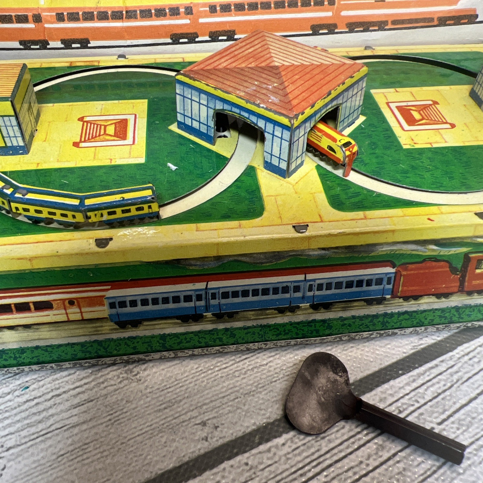 2175.7 - Vintage 1950's Russian W/U Tin Railroad Train W/Box & Key / Works!