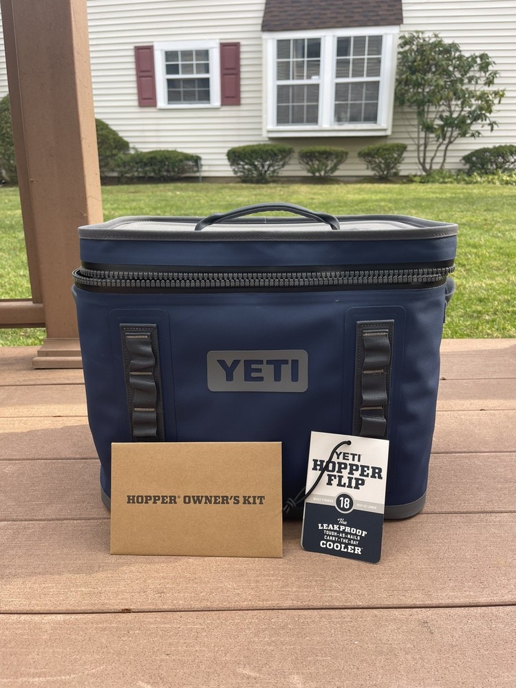 YETI Hopper Flip 18 Soft Wall Cooler Navy Blue