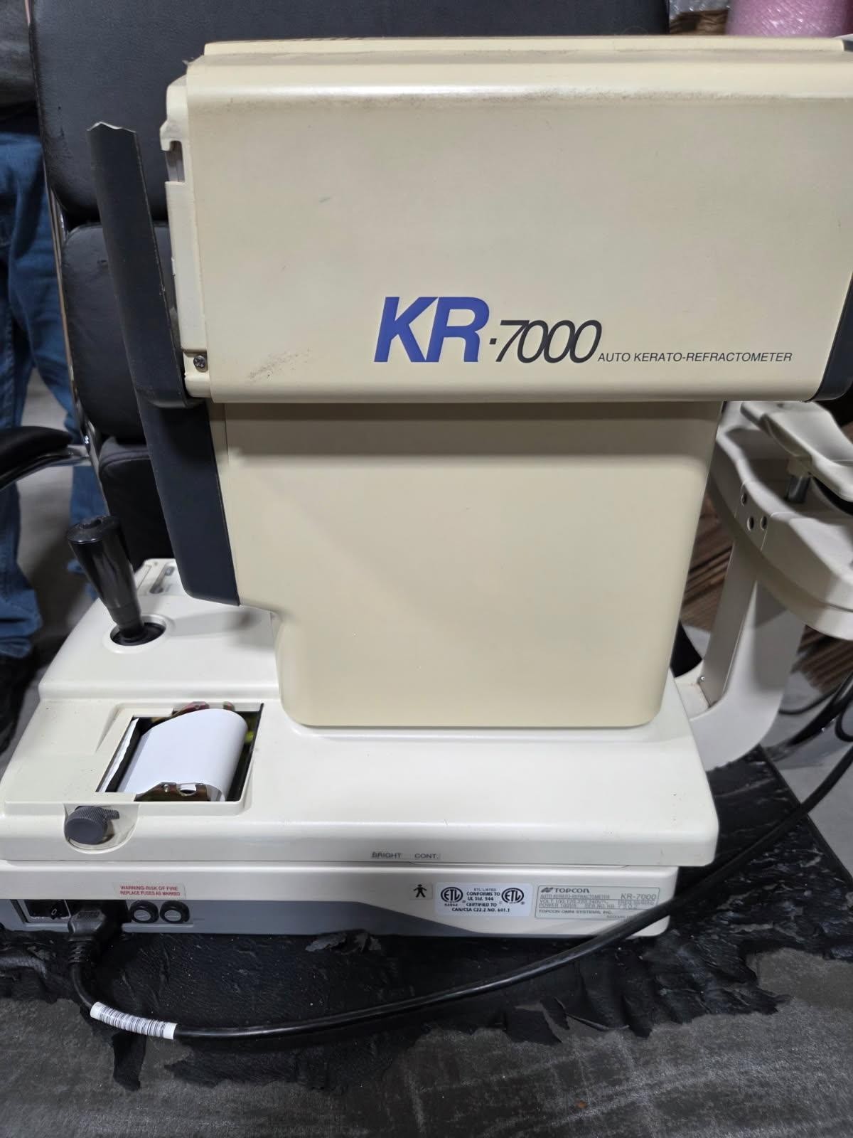 TOPCON KR-7000 AUTO KERATO-REFRACTOMETER Parts Powers on