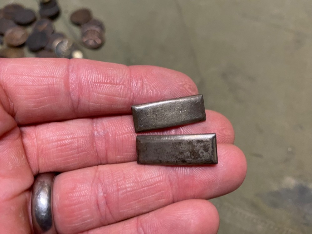 ORIGINAL WWII US ARMY OFFICER 1ST LIEUTENANT JACKET, SHIRT COLLAR INSIGNIA LOT