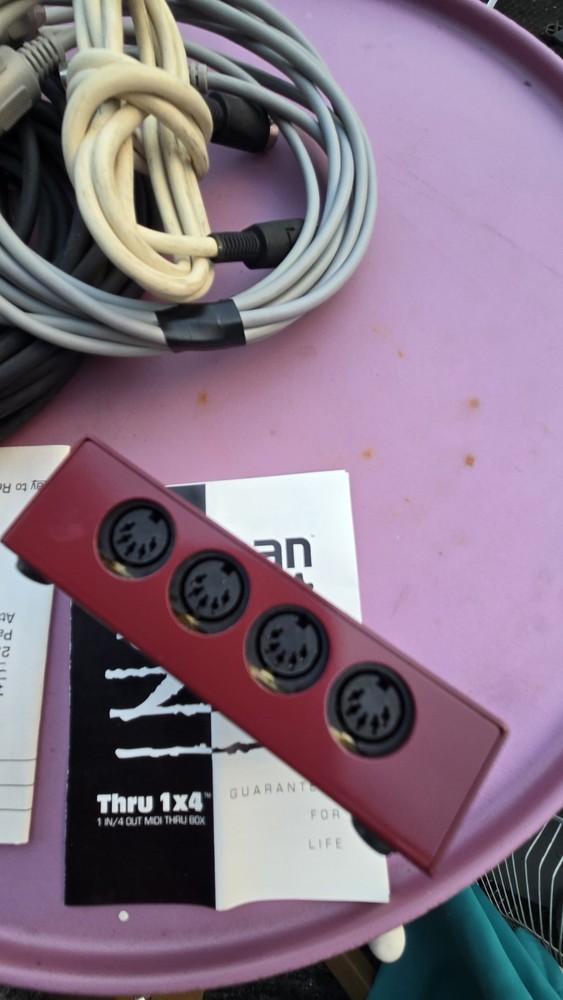 New Midiman Thru 1 x 4 + Cables no box