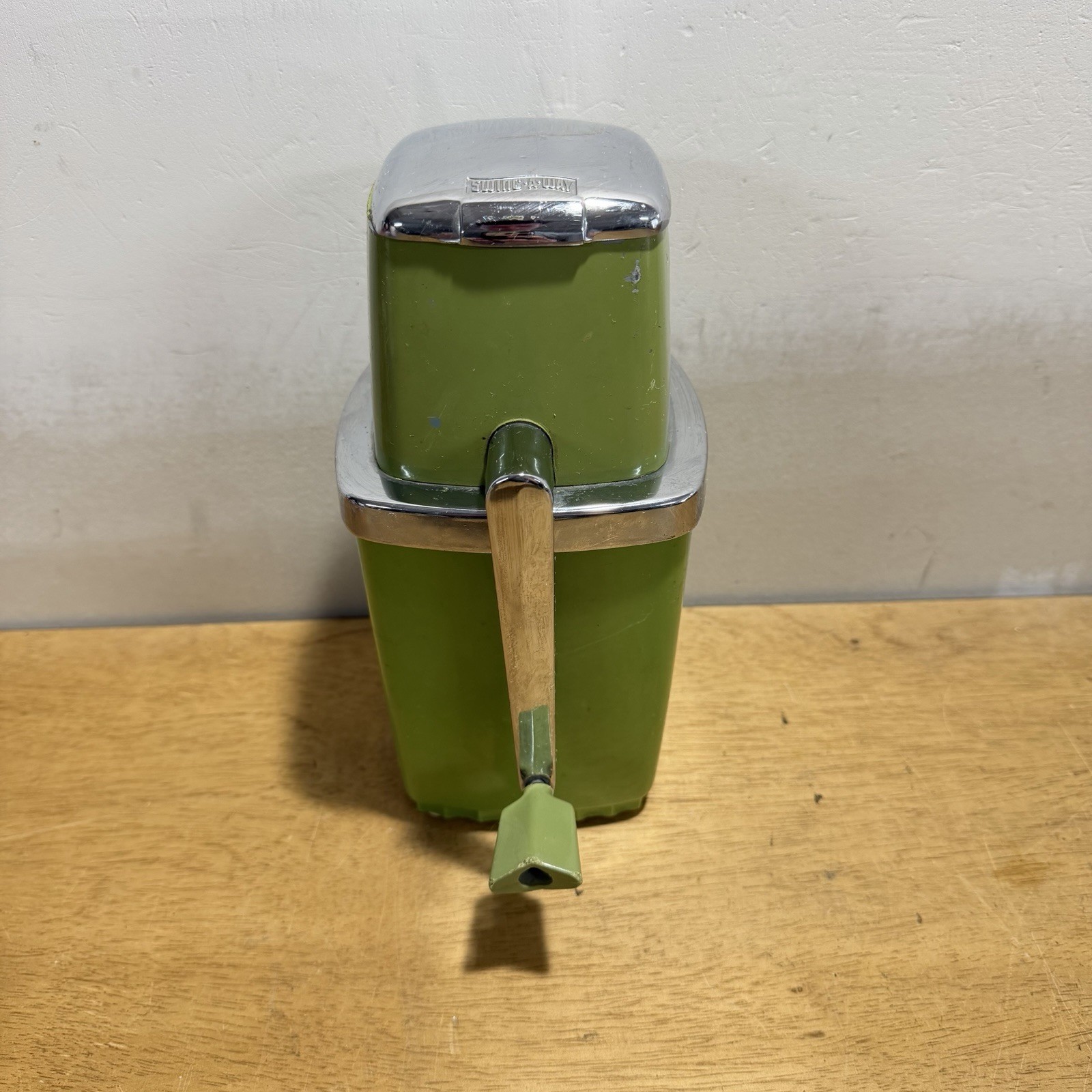 Vintage Swing Away Ice Crusher Manual Hand Crank Avocado Green Retro MCM 70s