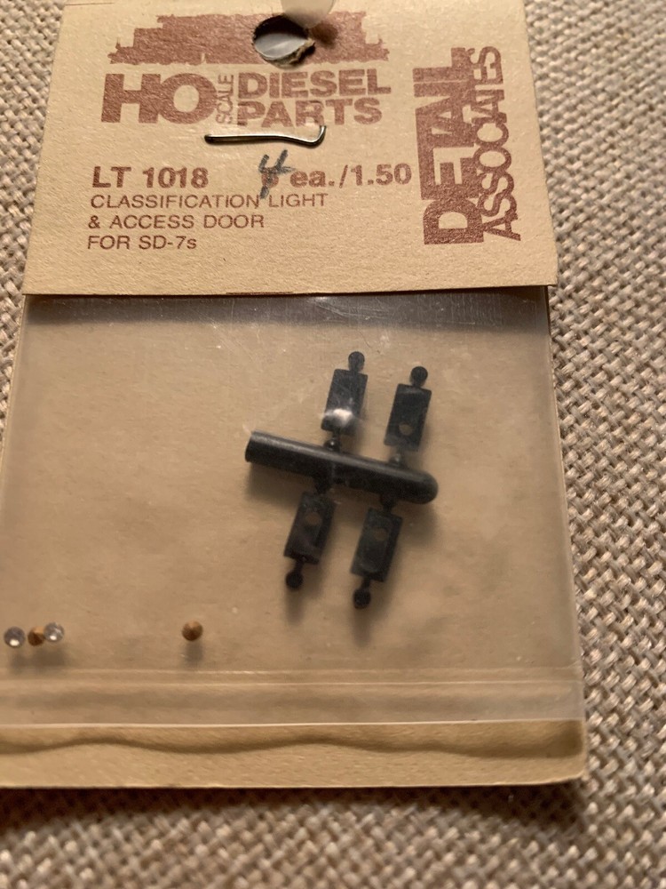 Detail Associates HO Classification Light & Access Door SD7 LT 1018