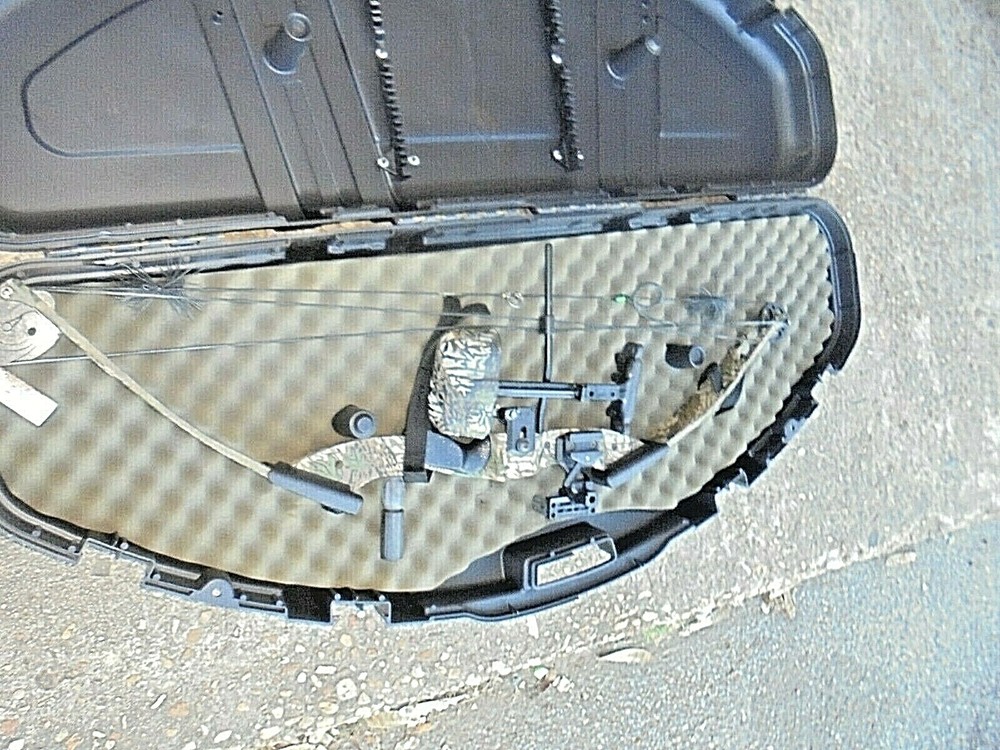 PSE NOVA COMPOUND BOW WITH CASE