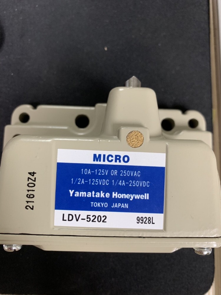 1PC NEW Micro LDV-5202 Combination Travel Switch #w5362 wx