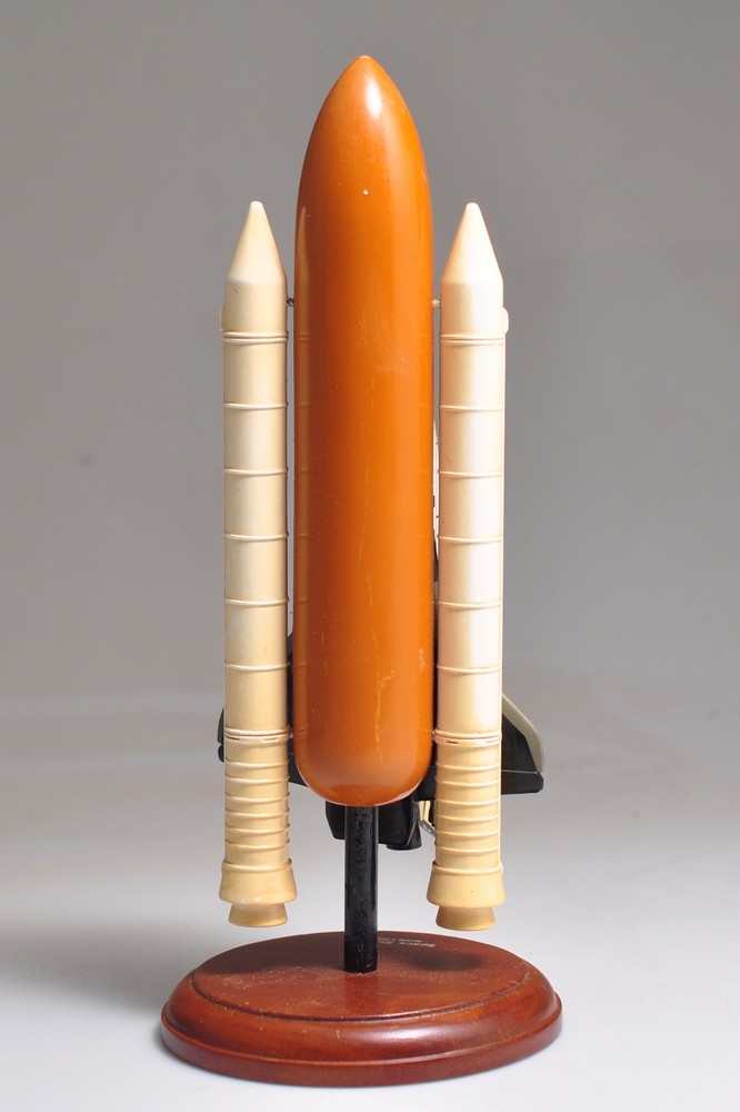 NASA Discovery Space Shuttle 1/200 Scale Diecast Model- w/stand