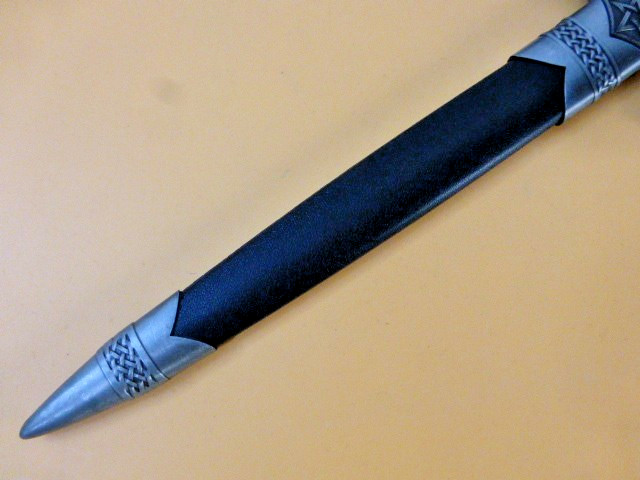 Knotted Celtic Dagger Replica Unsharpened New in Box