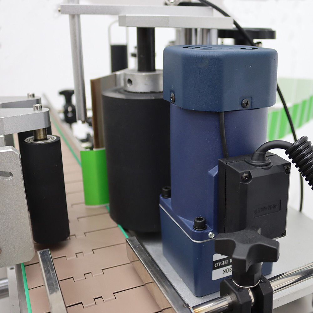 110V Automatic Desktop Conveyor Round Bottle High Speed Labeling Machine 1000W