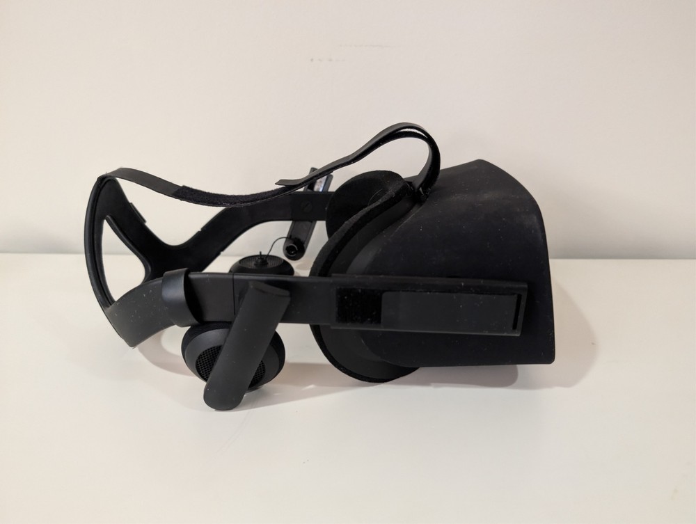 Oculus Rift CV1 Headset + Cable Left Earphone Loose