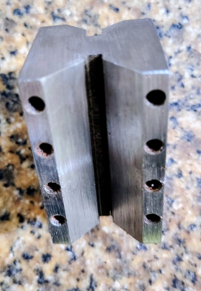 🗽 VINTAGE MINI 2" V BLOCK WITH CLAMP