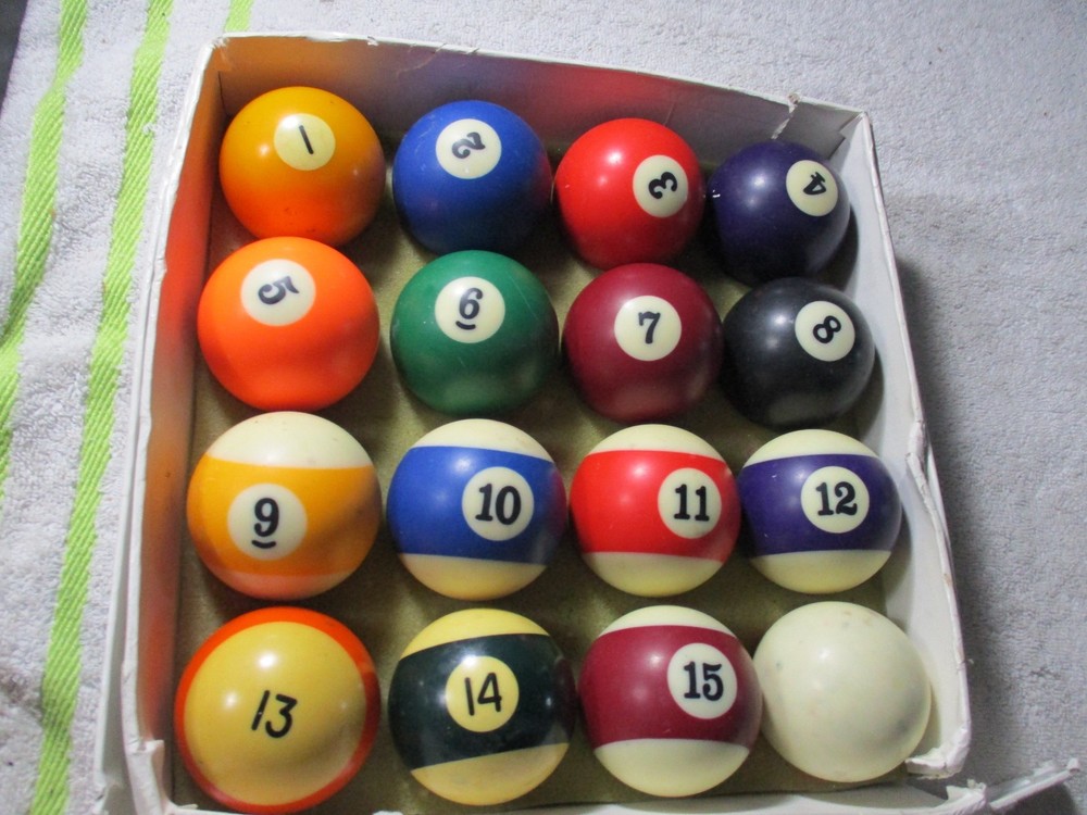 Vintage pool balls set complete nice