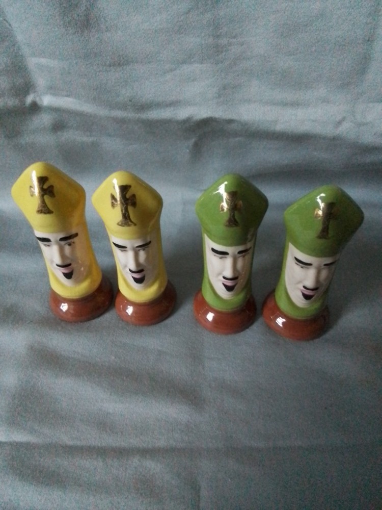 32pc Complete Chess Set Pieces. Hand Painted Medieval Or Gothic Theme.