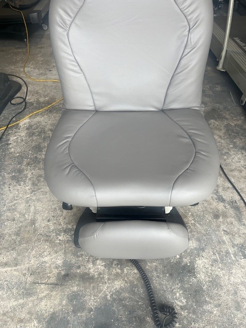 Midmark 630 Power Exam Chair