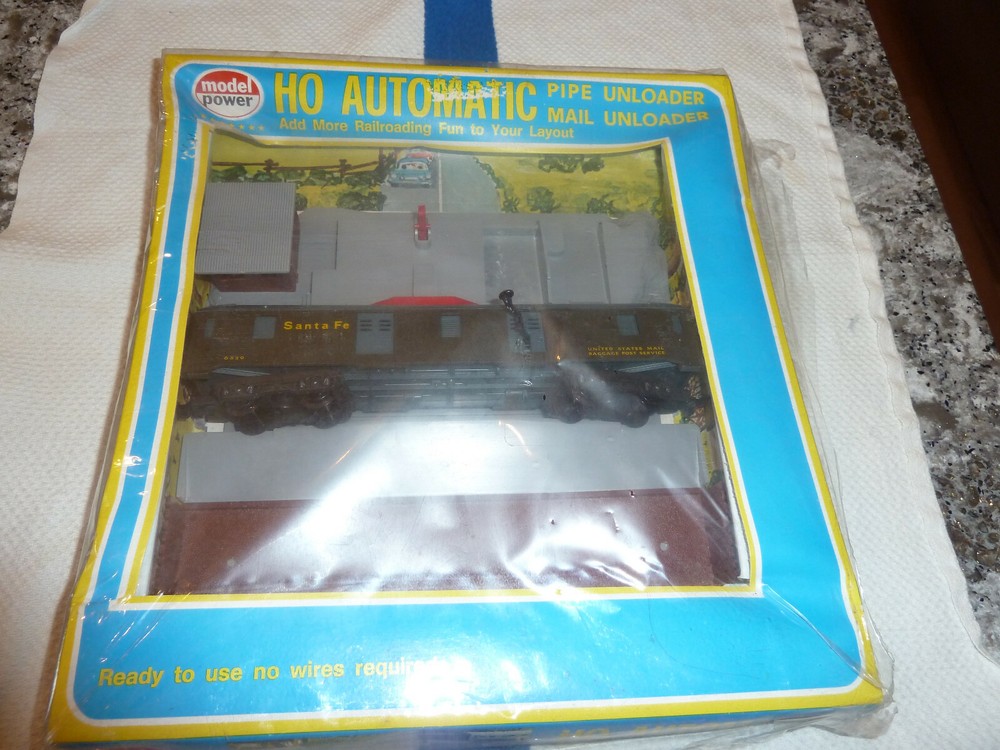 Model Power HO scale automatic pipe/mail unloader