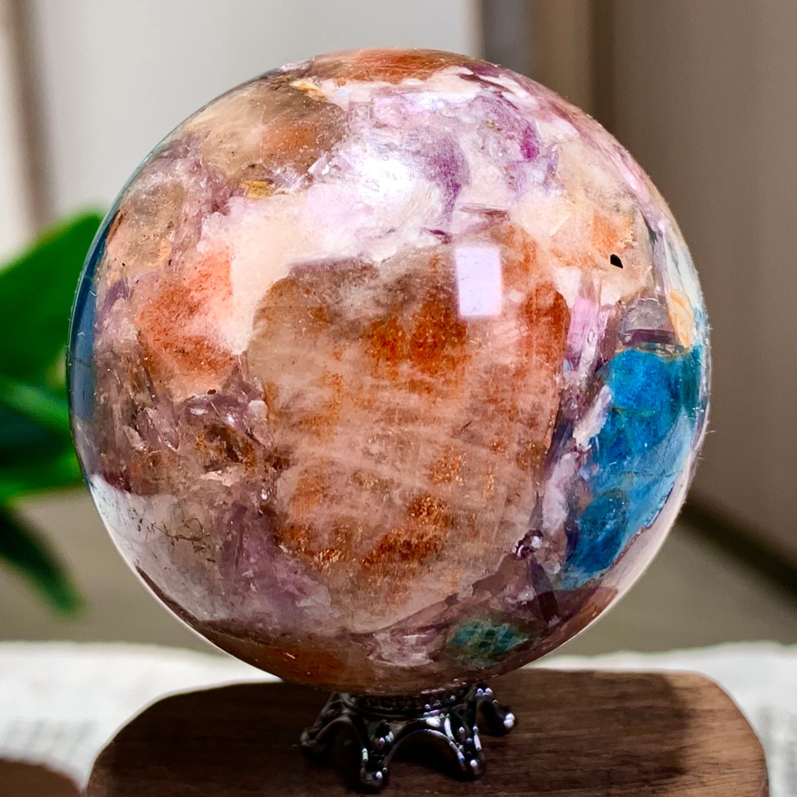 180G Natural Blue Aptite +Sun Stone purple lepidolite Sphere mineral sample