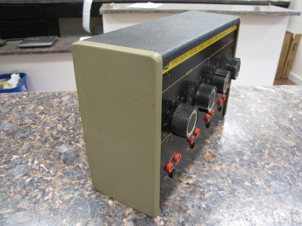 B&K Precision 2902 Resistor & Capacitor Substitution Master -MO7