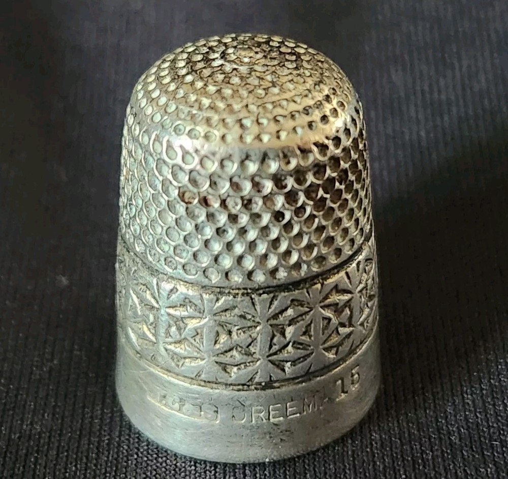 Henry Griffith & Sons DREEMA Silver Thimble Made In England 2 rows asterisks
