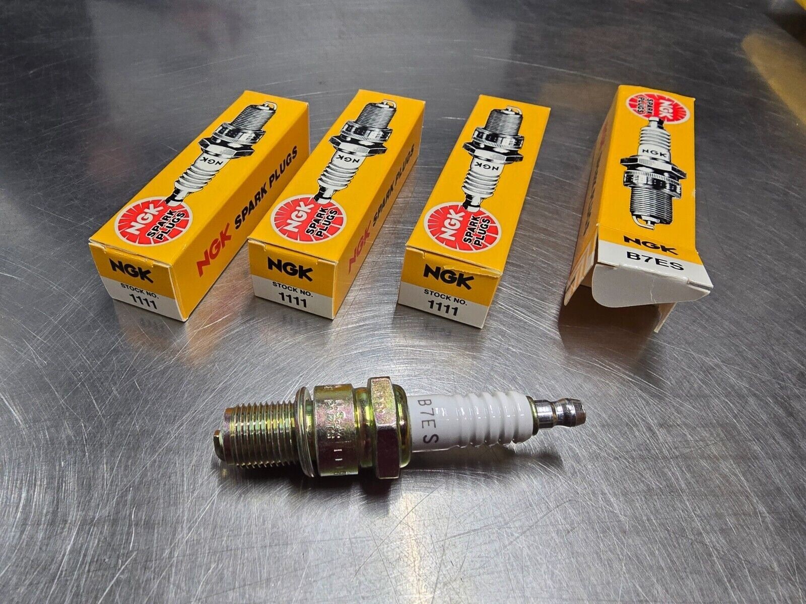 *IN STOCK USA* Set of (4) NON-RESISTOR NGK B7ES Spark Plugs Kawasaki NGK # 1111