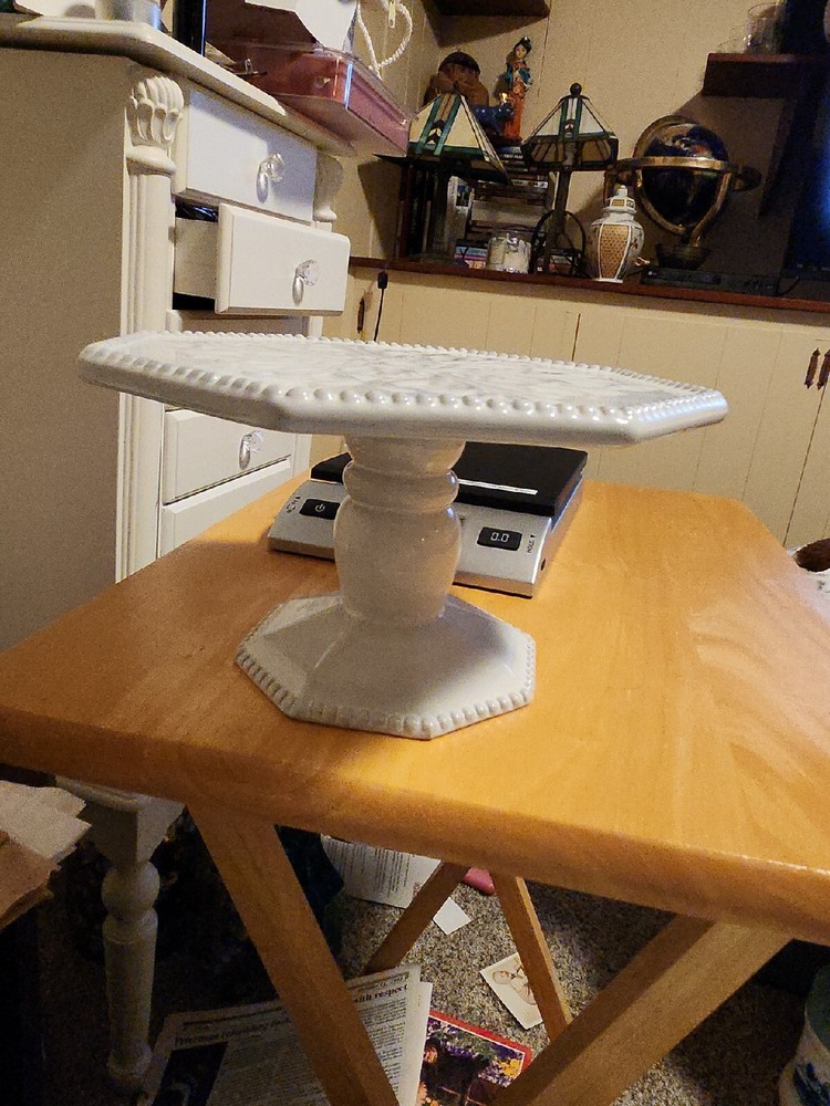 Silvestri Ivory Cake Stand