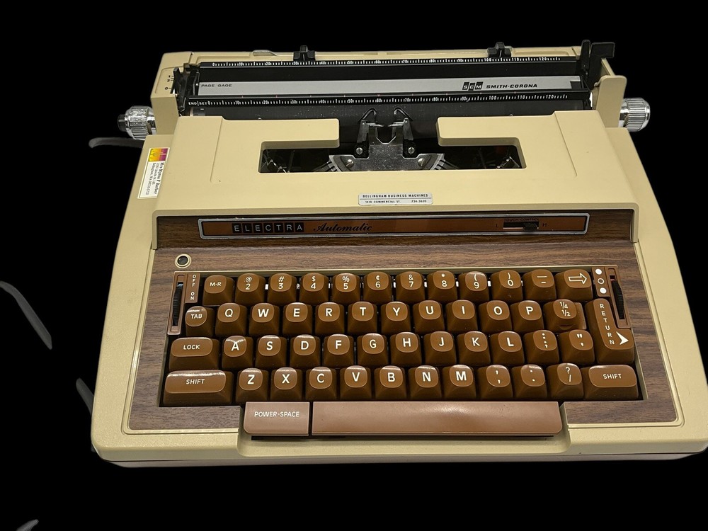 Smith Corona Automatic Electric Typewriter Model 3LRB With Soft Case, Works