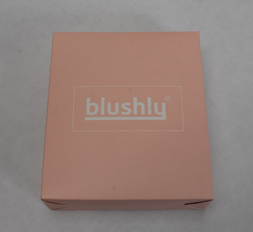 Blushly Trifold Lighted Compact Mirror LED Magnification Compact Mirror Pink