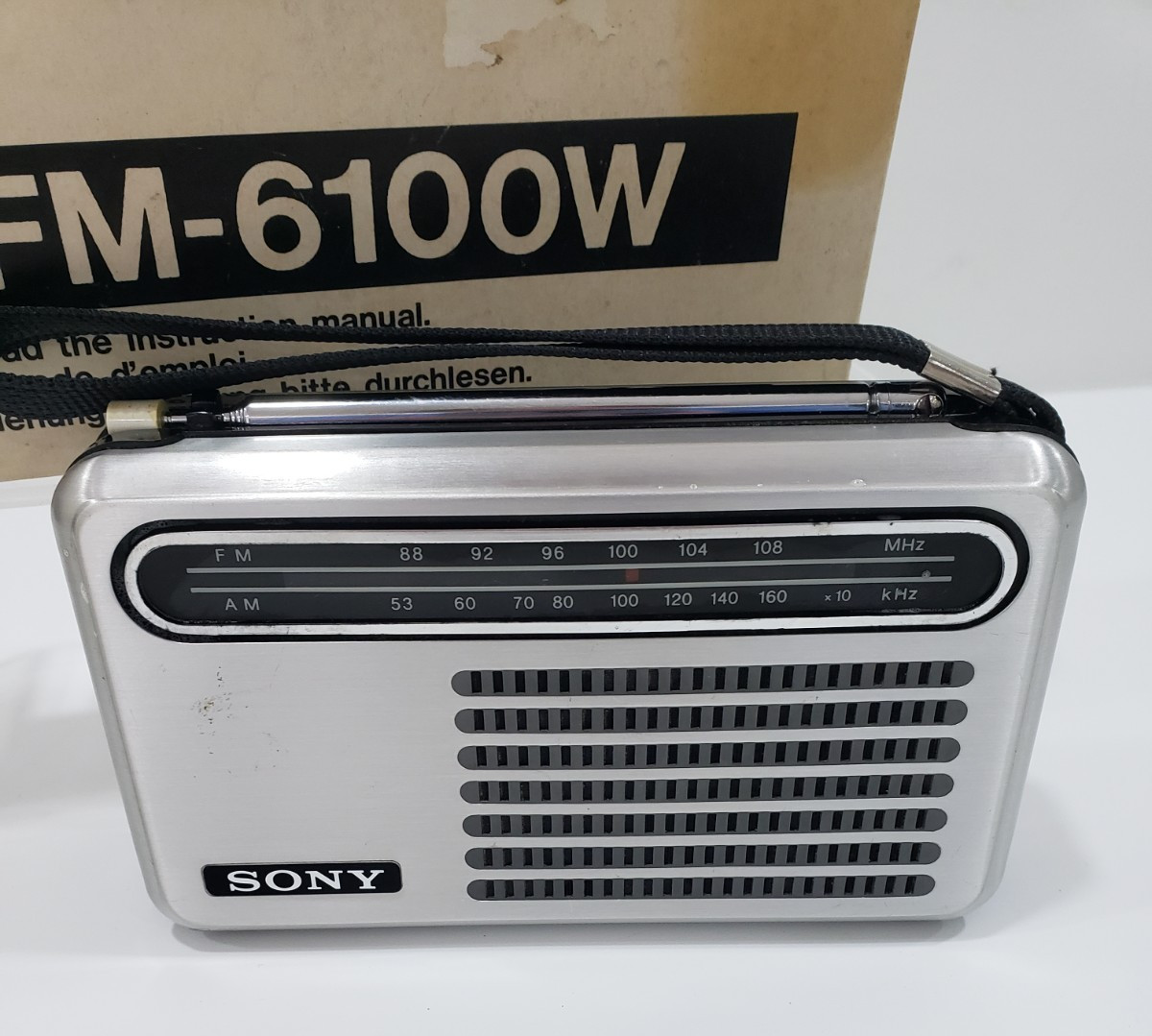 Vintage Sony radio TFM6100W NOT tested with original box Am/Fm