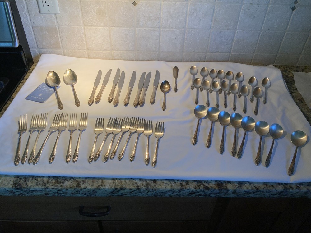 Oneida Community Flatware 51 Pieces With Plastic Footed Chest