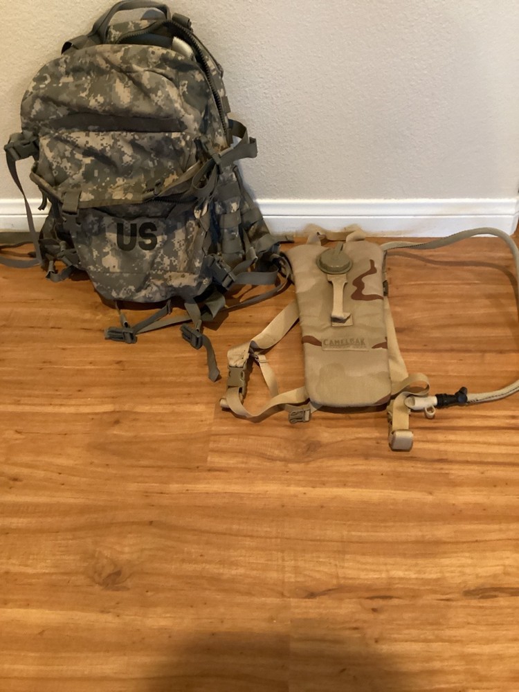 MOLLE II MODULAR LIGHTWEIGHT LOAD -CARRYING BACKPACK & CAMELBAK HYDRATION PACK