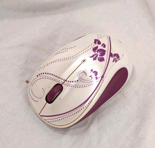 Logitech Mouse white with magenta, includes dongle, wireless M325