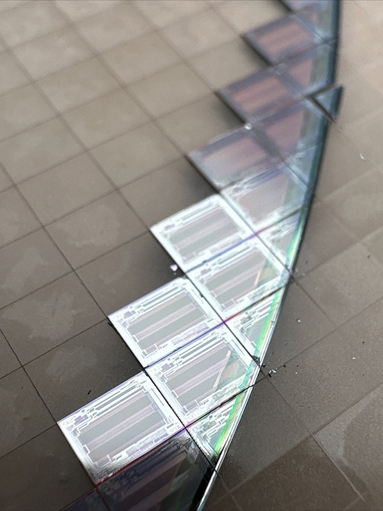 100pcs Plus. silicon dies wafer