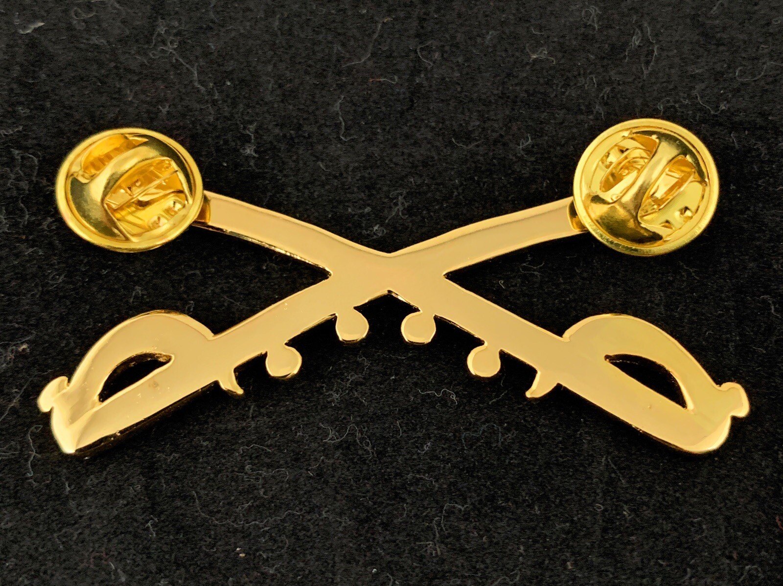☀️US Army Cavalry Gold Crossed Sabers Hat Pin, Cav Branch Insignia, Large 2-1/4"