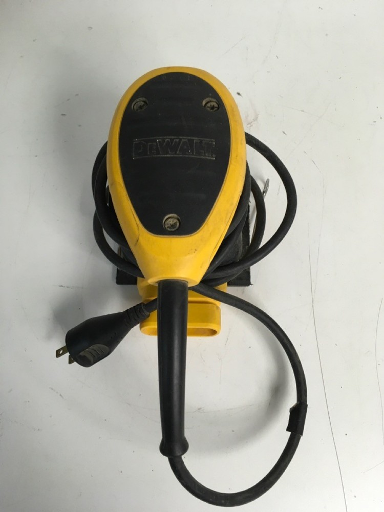 DEWALT D26441 VIBRATION SANDER: (P24030842)