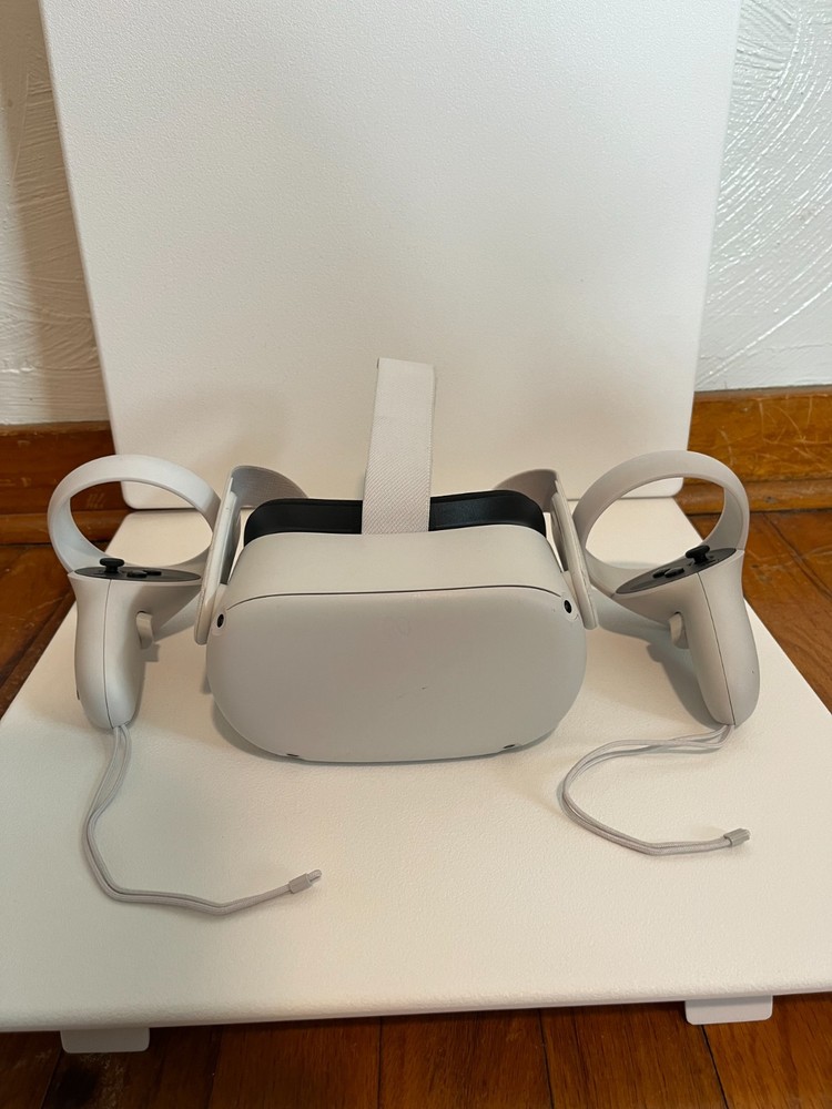 Oculus Meta Quest 2 Virtual Reality Headset and Controller Set