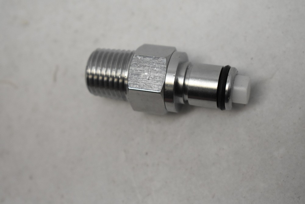 MSC LCD Coupling Insert Pipe Thread 1/4 NPT Shut-Off Fitting Silver Coupler