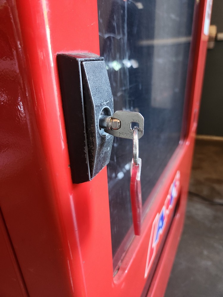 Lance Vending Machine 3054 - Used, in Working Condition