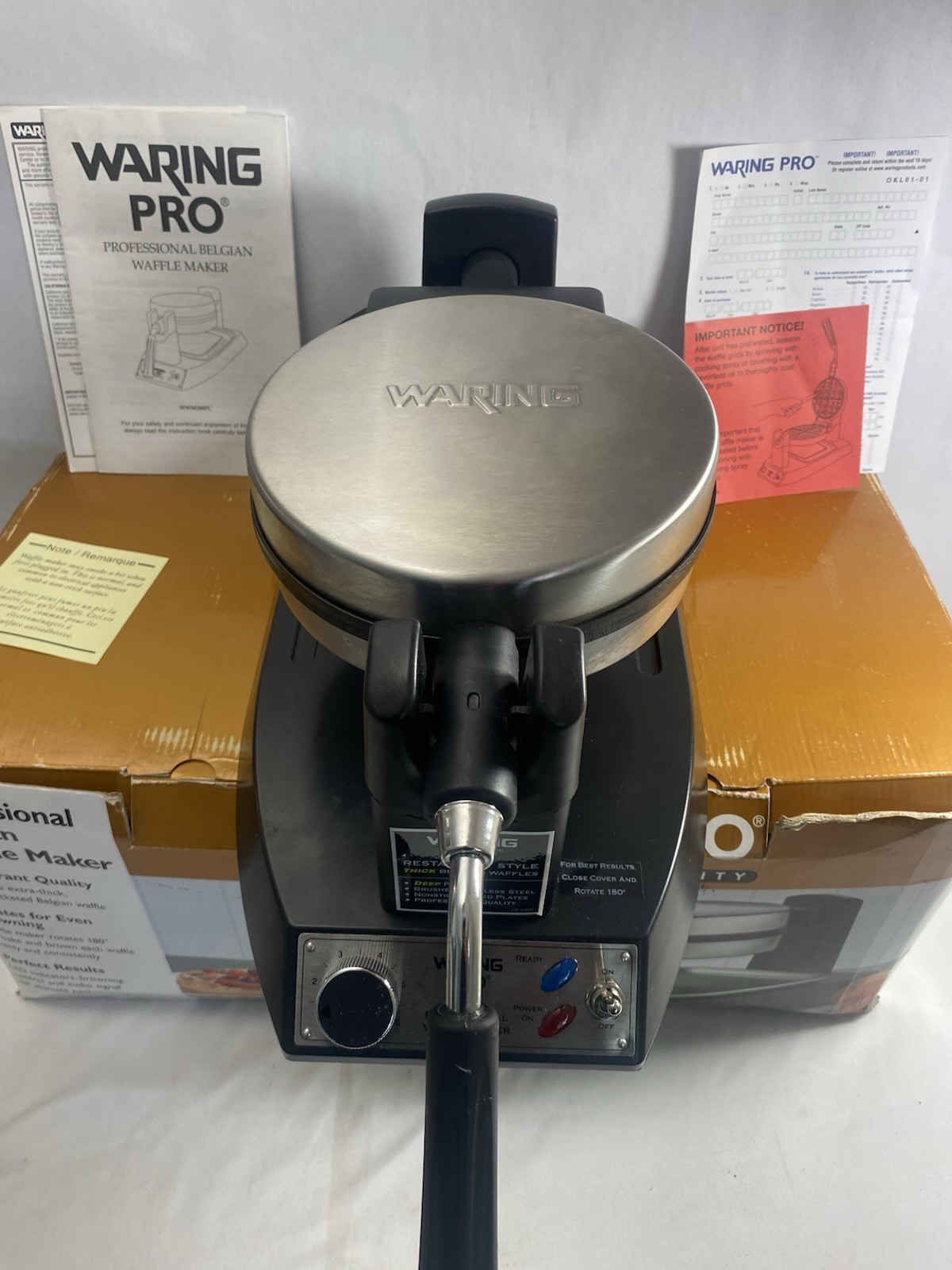 Waring Pro Professional Quality Belgian Waffle Maker WWM200SA In Box READ