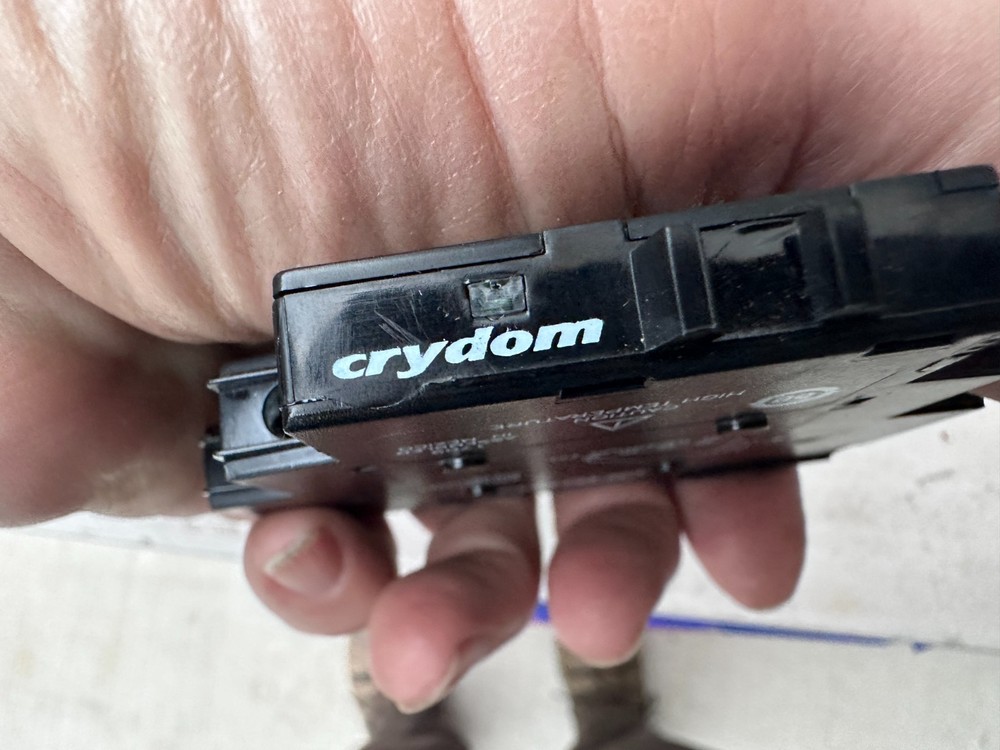 Crydom DR06D03 Solid State Relay (Lot of 2)