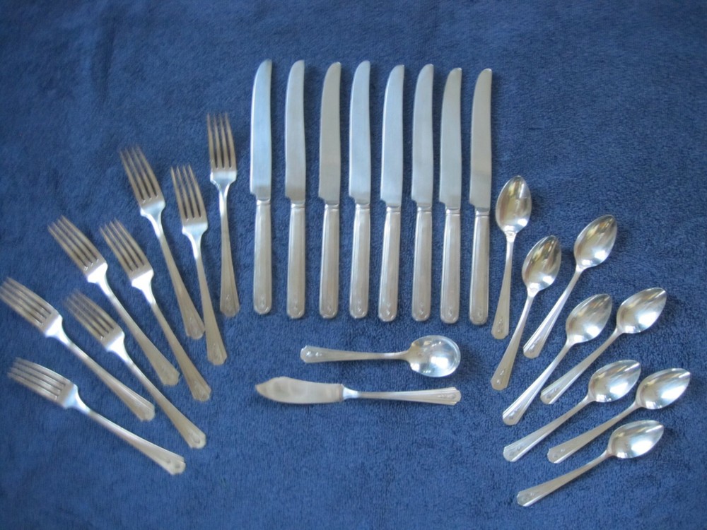 CHARMION 1933 26pc 8 Pl Peerless Oneida Art Deco Silverplate Flatware Basic Set