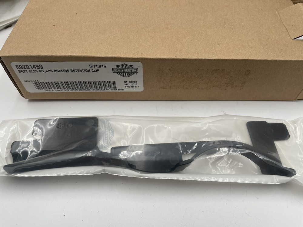 Harley Davidson Road Glide Main Harness Bracket 69201459