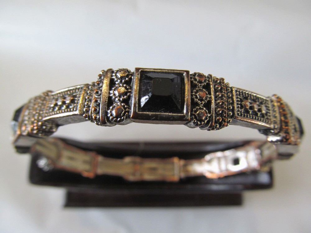 GOLD PLATED SIX PANEL BLACK BEAD DESIGNED STRETCH EXPANDABLE BANGLE BRACELET